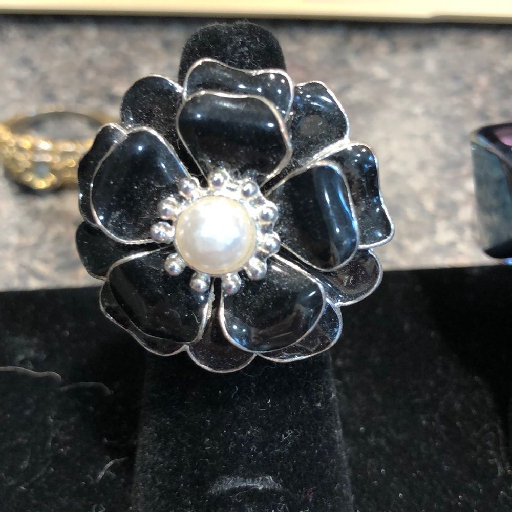 Flower fashion ring